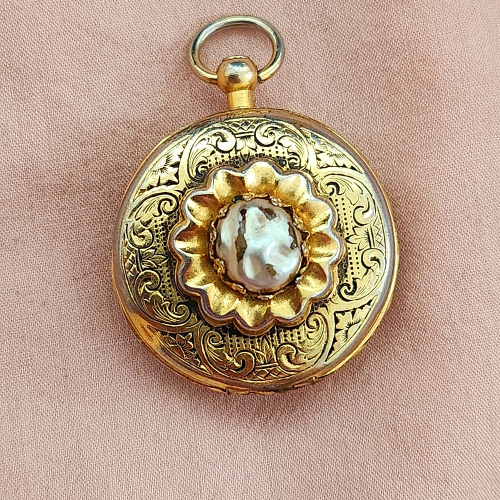 Pearl and Gold Keepsake Mirror Locket